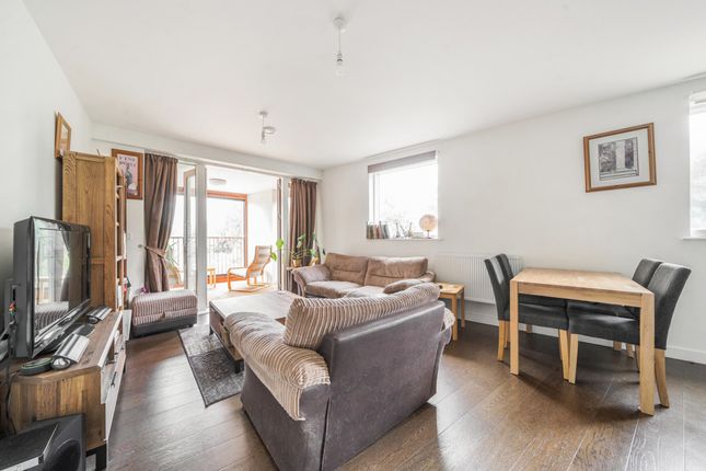2-bed flat on 7 Beatty Court,, Kenneth Way, London, £475,000