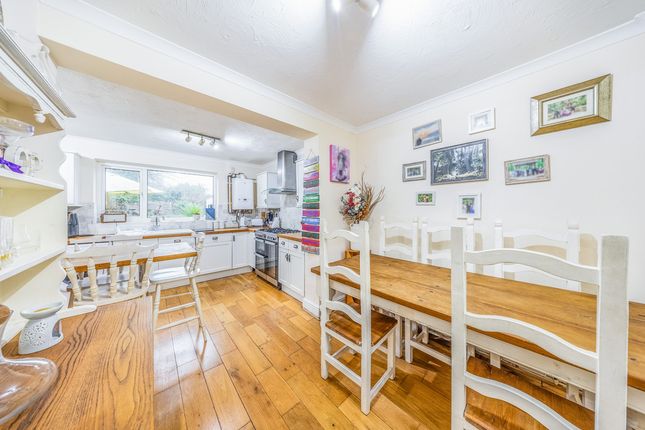 38, Crockhamwell Road, Reading photo 2