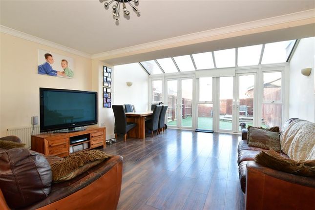 Town house for sale in Deering Close, St. Mary's Island, Chatham, Kent