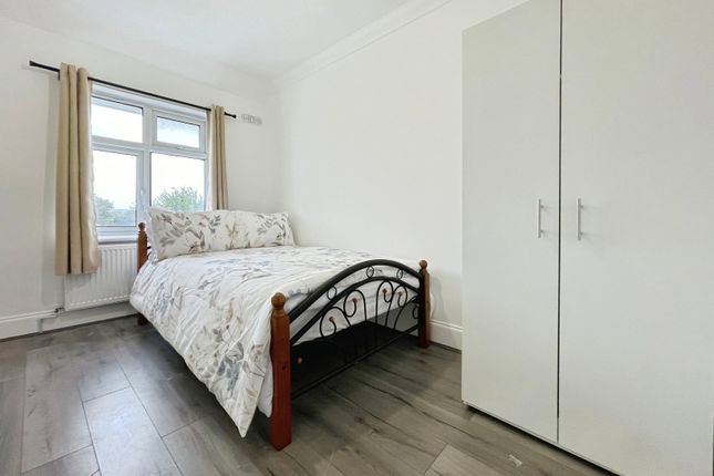 Goodwood Avenue, Enfield photo 3