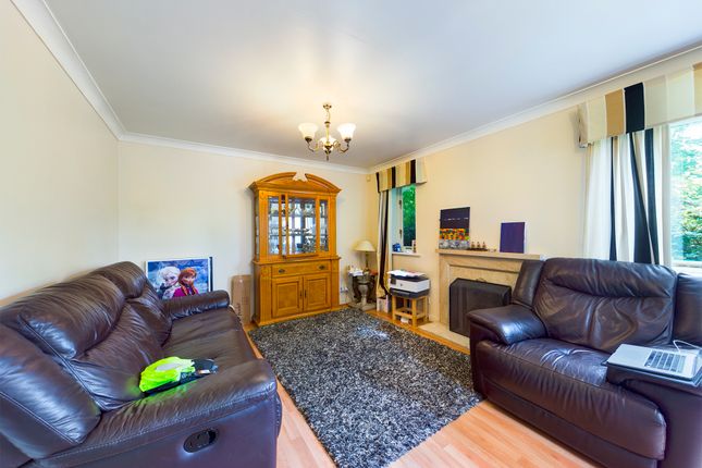 6, Baycroft Close, Pinner photo 2