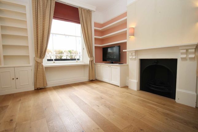 Flat to rent in Gloucester Street, London