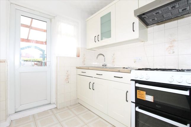 204, Bounces Road, London photo 4