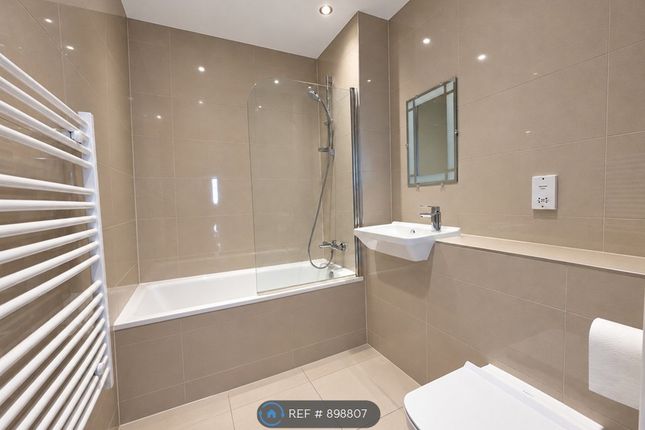 Flat, The Boulevard, Crawley photo 5