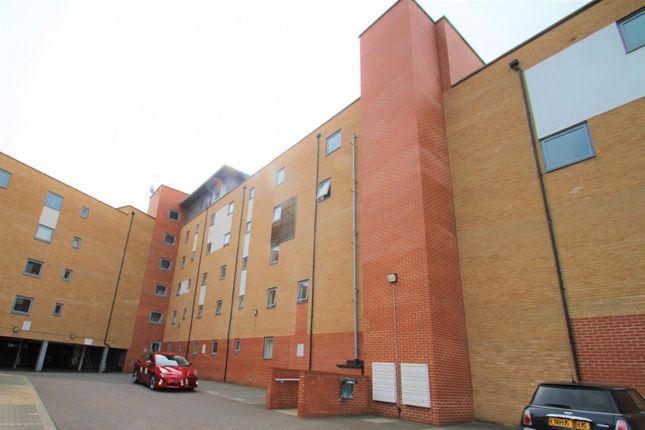Thumbnail Flat to rent in Heia Wharf, Hawkins Road, Colchester