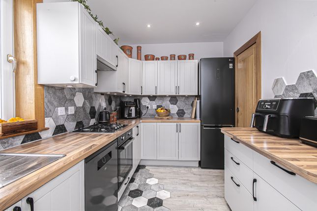 57, Laurel Crescent, Kirkcaldy photo 3