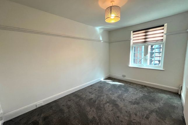 Flat to rent in Arkleigh Mansions, Brent Street, London