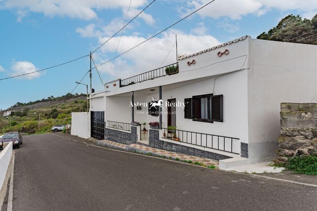 Villa for sale in El Tanque Bajo, El Tanque, Santa Cruz Tenerife
