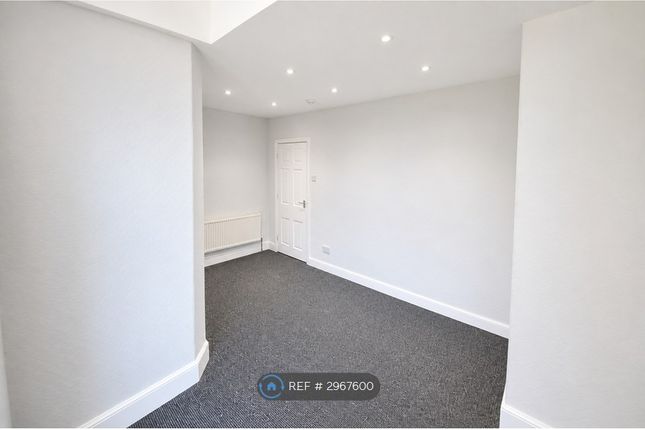 Leyland Road, Flat, Southport photo 5
