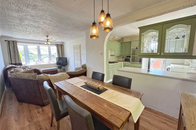 6, Fernhill Crescent, Rossendale photo 2