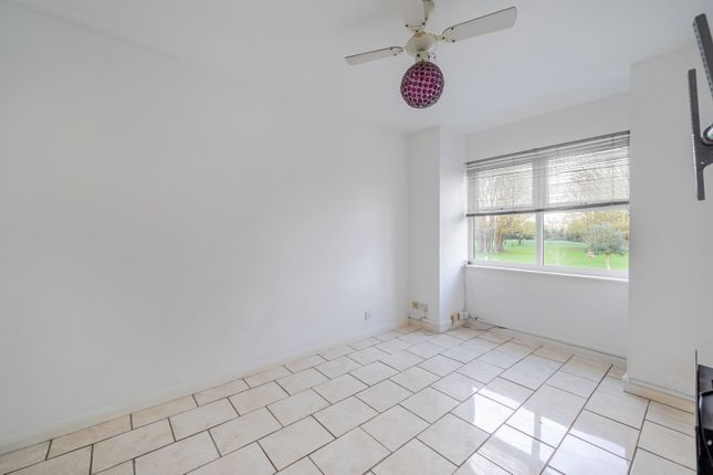 4, Park View, Shepperton photo 3
