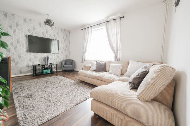 11 Cheshire Lane, Witham St. Hughs, Lincolnshire photo 4