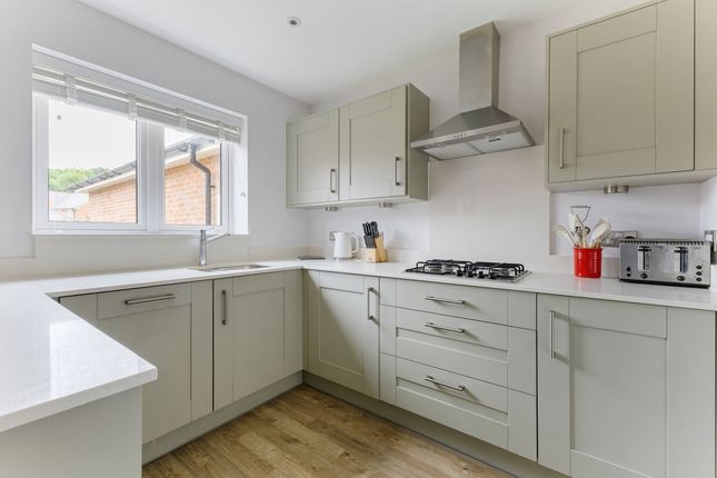 35, Elizabeth Gardens, Waltham Cross photo 4