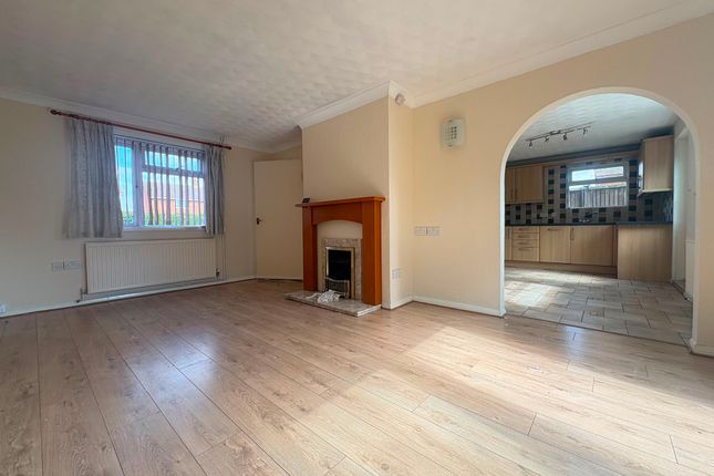 12, Shamrock, Stanground photo 5