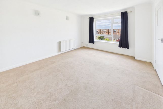72, Stourton Avenue, Feltham photo 3