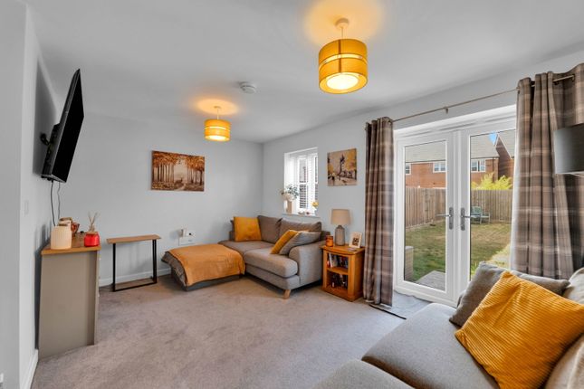 49, Lovett Crescent, Loughborough photo 4