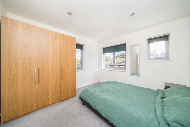 Flat 3, 63, High Street, Kingston Upon Thames photo 4