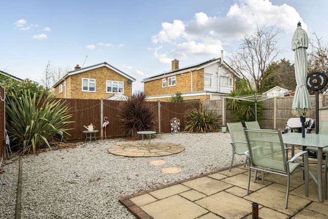19, St. Peters Close, Burnham photo 4