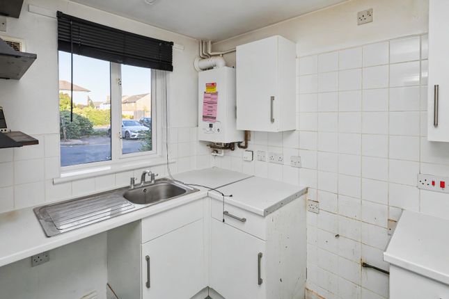 37, Azalea Close, Ilford photo 4