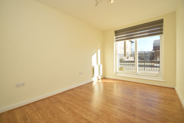 Flat for sale in The Boulevard, Ingress Park, Greenhithe, Kent