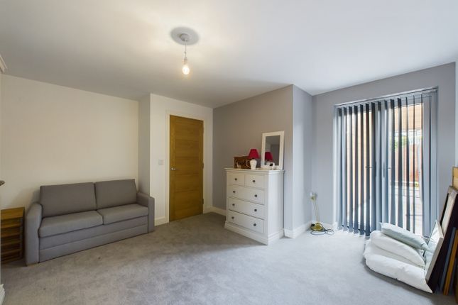 Flat for sale in Kingsgate Avenue, Broadstairs