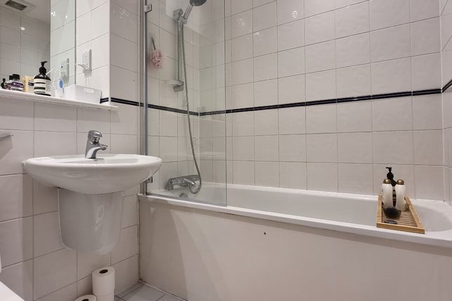 Flat to rent in Boundary Street, London, Shoreditch