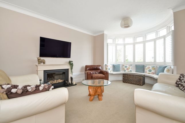 77, Carmarthen Avenue, Portsmouth photo 4