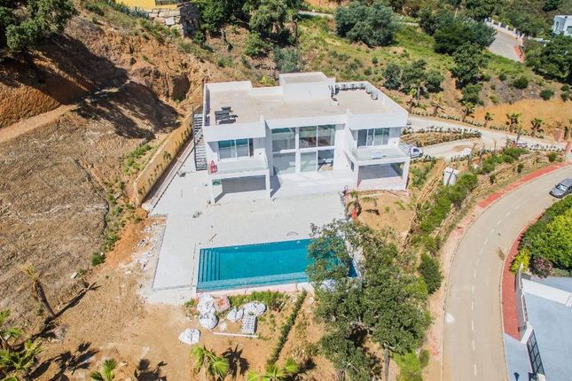 Villa for sale in Ojén, Málaga, Andalusia, Spain