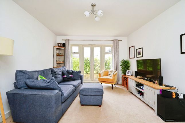 13, Skylark Road, Cheltenham photo 4