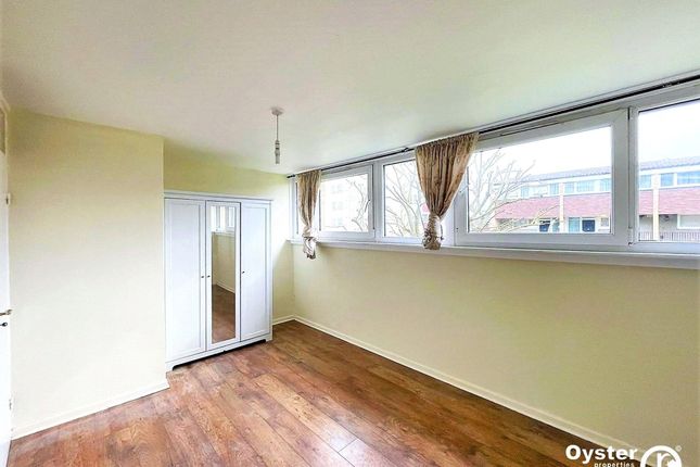 112 Palmers Road, London photo 4