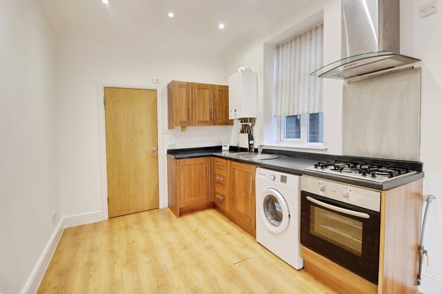 24, Whitefriars Crescent, Westcliff-on-sea photo 2
