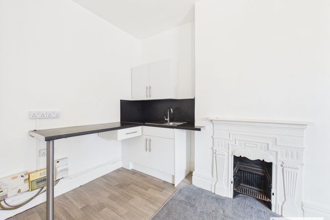 Room 6, 17 Glencairn Park Road, Glencairn Park Road, Cheltenham, Cheltenham photo 3