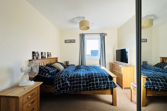 Flat for sale in Whale Avenue, Reading, Berkshire
