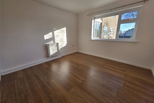 70, Walker Green, Dewsbury photo 4