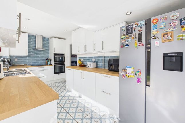 23, Redhill Close, Calne photo 2