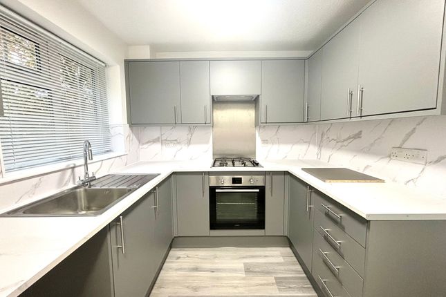 16 Saddlers Place, Royston photo 2