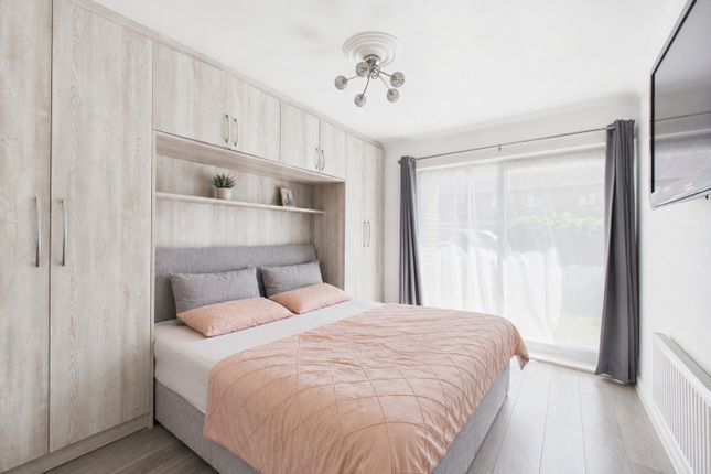 8, Hawthorne Court, Stanwell photo 4