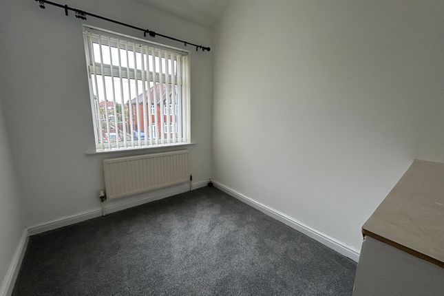 End terrace house to rent in Eakring Road, Mansfield