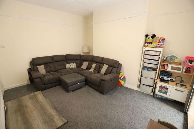 106, Spring Lane, Manchester photo 4