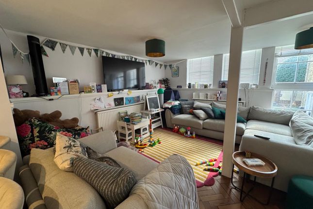 12, Harold Court, Faversham photo 2