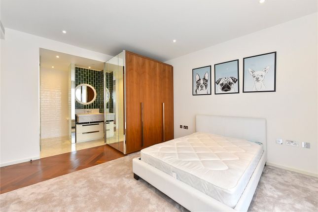 Flat for sale in Capital Building, 8 New Union Square, London