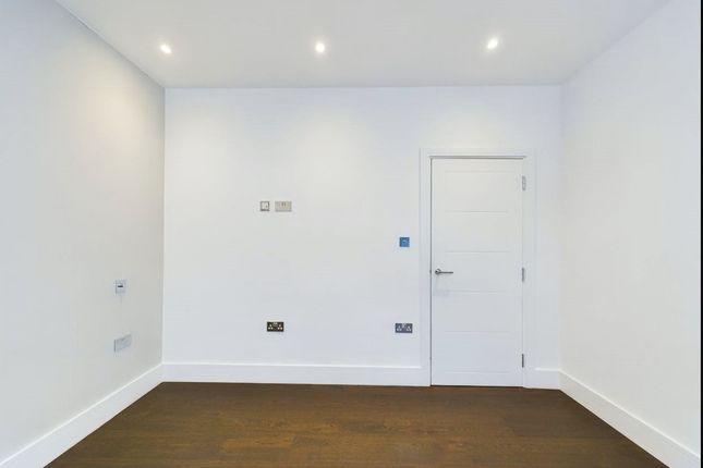 Flat 2 Nova House, Brondesbury Park, London photo 3