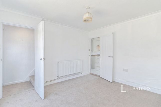 32, Lansdowne Grove, Leicestershire photo 2