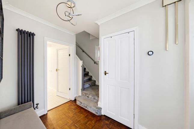 Bowness Crescent, London photo 3