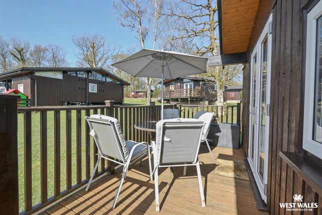 The Bird House, 44, Penlan Holiday Village, Junc C1285 To Cenarth, Newcastle Emlyn photo 2