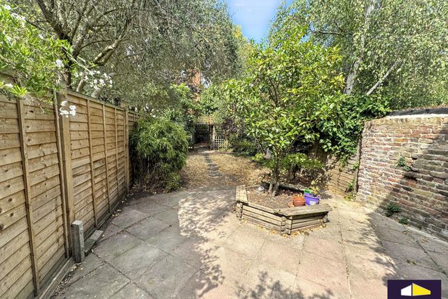 129 Shakespeare Road, London photo 2