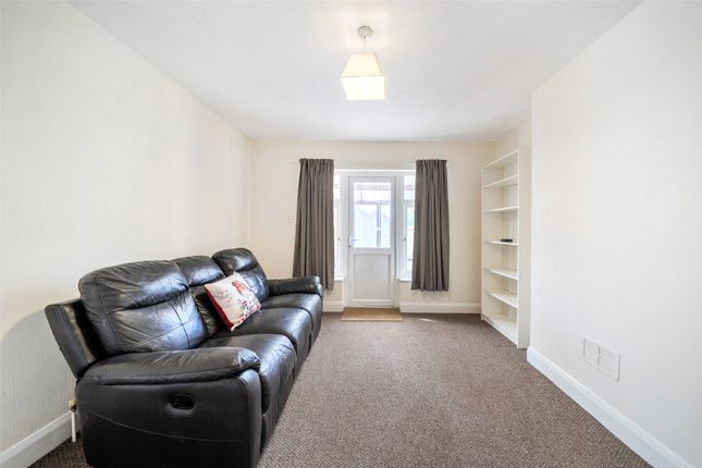 50, Clammas Way, Uxbridge photo 3