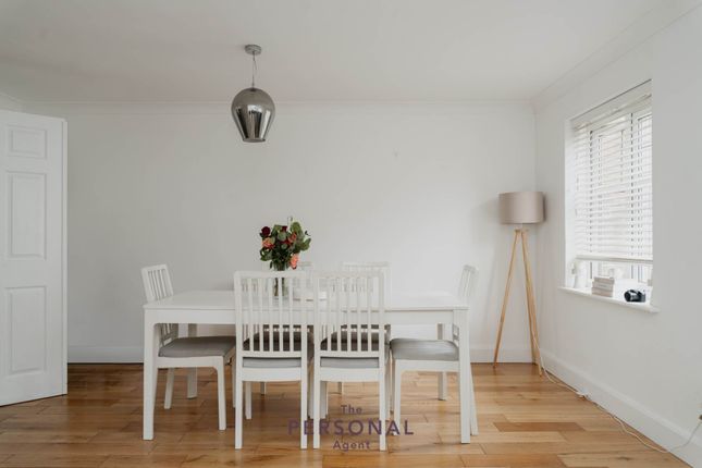 4, Water Mead, Coulsdon photo 4