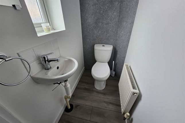 15, Stonefont Grove, Barnsley photo 3