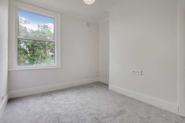 Flat to rent in St. James's Road, Croydon